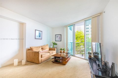 Condo in Miami, Florida, 1 bedroom  № 1683434 - photo 3