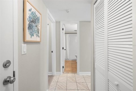 Condominio en venta en Treasure Island, Florida, 1 dormitorio, 72.93 m2 № 2099866 - foto 9