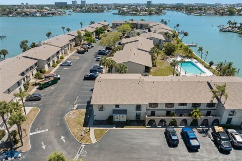 Condominio en venta en Treasure Island, Florida, 1 dormitorio, 72.93 m2 № 2099866 - foto 2