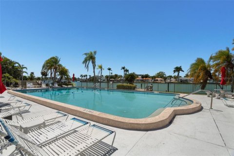 Condominio en venta en Treasure Island, Florida, 1 dormitorio, 72.93 m2 № 2099866 - foto 24