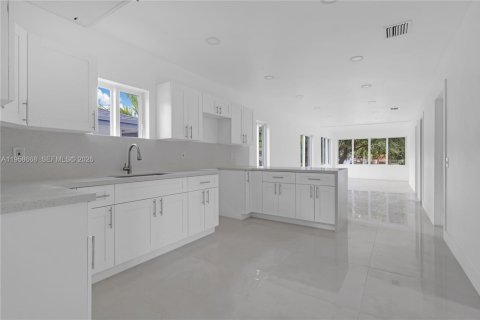 House in Florida City, Florida 5 bedrooms, 167.78 sq.m. № 2080561 - photo 23