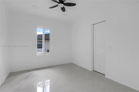 House in Florida City, Florida 5 bedrooms, 167.78 sq.m. № 2080561 - photo 24