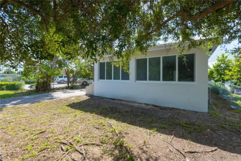 House in Florida City, Florida 5 bedrooms, 167.78 sq.m. № 2080561 - photo 11