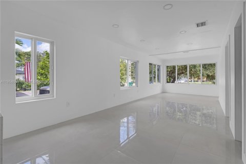 House in Florida City, Florida 5 bedrooms, 167.78 sq.m. № 2080561 - photo 3