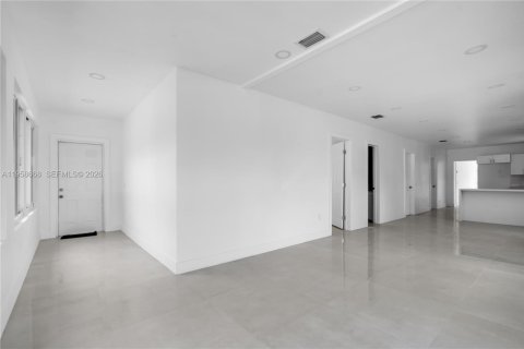 House in Florida City, Florida 5 bedrooms, 167.78 sq.m. № 2080561 - photo 5