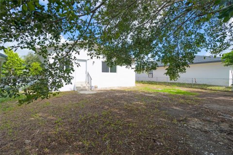 House in Florida City, Florida 5 bedrooms, 167.78 sq.m. № 2080561 - photo 12
