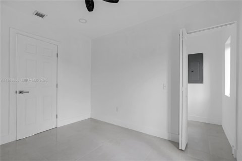 House in Florida City, Florida 5 bedrooms, 167.78 sq.m. № 2080561 - photo 20