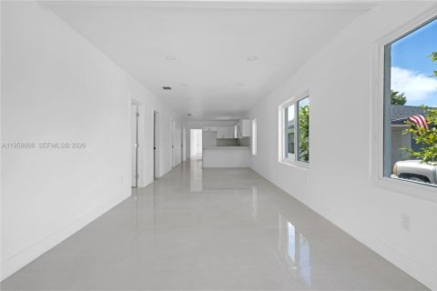 House in Florida City, Florida 5 bedrooms, 167.78 sq.m. № 2080561 - photo 14
