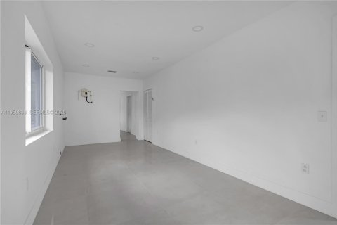 House in Florida City, Florida 5 bedrooms, 167.78 sq.m. № 2080561 - photo 28