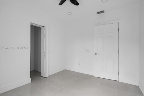 House in Florida City, Florida 5 bedrooms, 167.78 sq.m. № 2080561 - photo 25