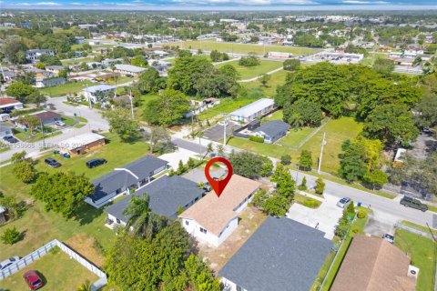 House in Florida City, Florida 5 bedrooms, 167.78 sq.m. № 2080561 - photo 7
