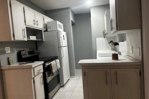 Copropriété à louer à Hollywood, Floride: 1 chambre, 53.33 m2 № 1987255 - photo 17