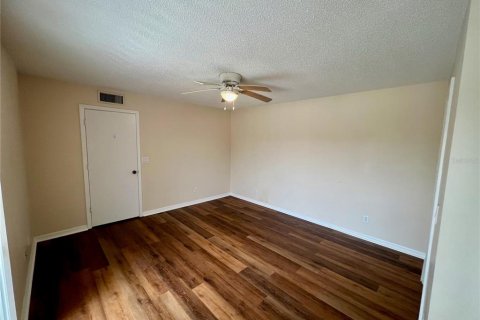 Touwnhouse à louer à Leesburg, Floride: 2 chambres, 119.66 m2 № 2413619 - photo 19