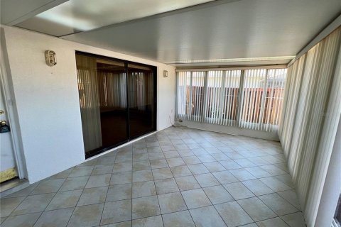 Touwnhouse à louer à Leesburg, Floride: 2 chambres, 119.66 m2 № 2413619 - photo 3