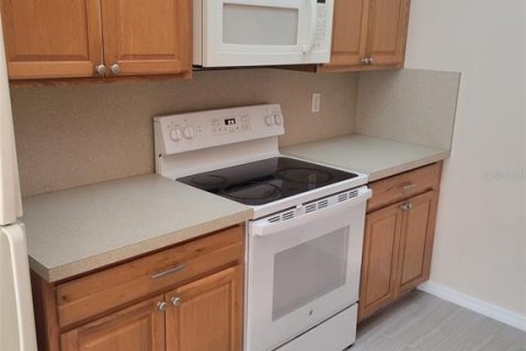 Touwnhouse à louer à Leesburg, Floride: 2 chambres, 119.66 m2 № 2413619 - photo 8