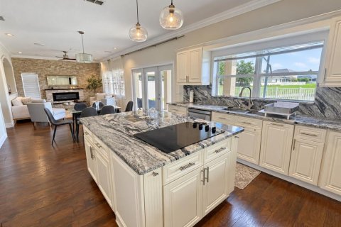 House in Tampa, Florida 4 bedrooms, 252.04 sq.m. № 2408473 - photo 15