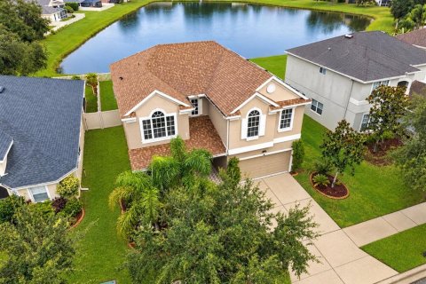 House in Tampa, Florida 4 bedrooms, 252.04 sq.m. № 2408473 - photo 3