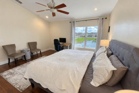House in Tampa, Florida 4 bedrooms, 252.04 sq.m. № 2408473 - photo 27