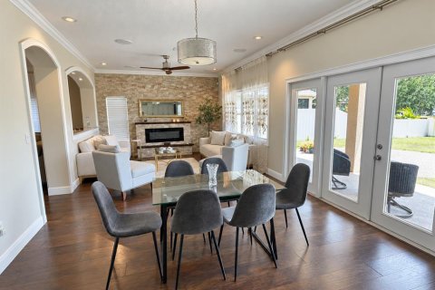 House in Tampa, Florida 4 bedrooms, 252.04 sq.m. № 2408473 - photo 19