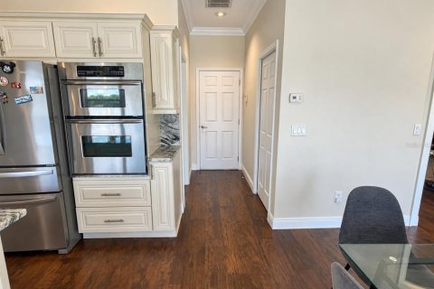 House in Tampa, Florida 4 bedrooms, 252.04 sq.m. № 2408473 - photo 13