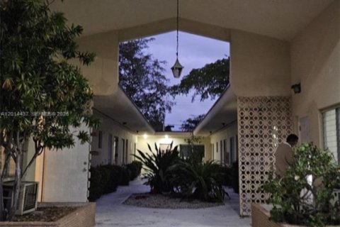 House in North Miami, Florida 1 bedroom, 55.74 sq.m. № 2076262