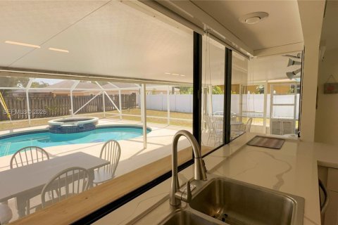House in Port St. Lucie, Florida 3 bedrooms, 131.55 sq.m. № 2065917 - photo 18