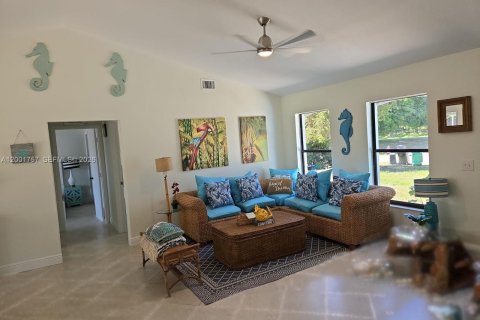 House in Port St. Lucie, Florida 3 bedrooms, 131.55 sq.m. № 2065917 - photo 4