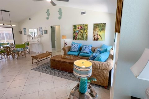 House in Port St. Lucie, Florida 3 bedrooms, 131.55 sq.m. № 2065917 - photo 12