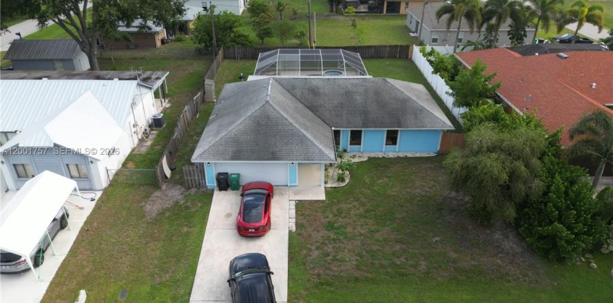 House in Port St. Lucie, Florida 3 bedrooms, 131.55 sq.m. № 2065917