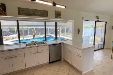 House in Port St. Lucie, Florida 3 bedrooms, 131.55 sq.m. № 2065917 - photo 16