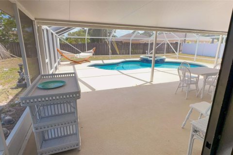 House in Port St. Lucie, Florida 3 bedrooms, 131.55 sq.m. № 2065917 - photo 22