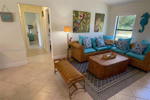 House in Port St. Lucie, Florida 3 bedrooms, 131.55 sq.m. № 2065917 - photo 13