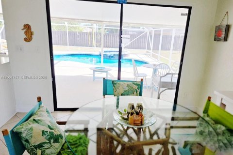 House in Port St. Lucie, Florida 3 bedrooms, 131.55 sq.m. № 2065917 - photo 5