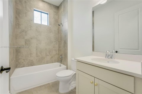 House in Palm Beach Gardens, Florida 5 bedrooms, 297.66 sq.m. № 1809061 - photo 24