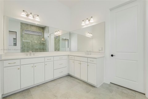 House in Palm Beach Gardens, Florida 5 bedrooms, 297.66 sq.m. № 1809061 - photo 19