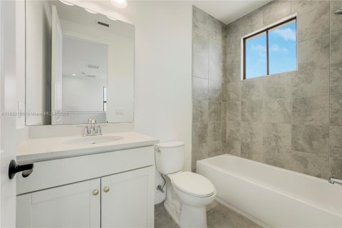 House in Palm Beach Gardens, Florida 5 bedrooms, 297.66 sq.m. № 1809061 - photo 30
