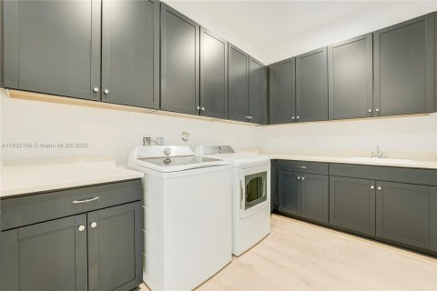 House in Palm Beach Gardens, Florida 5 bedrooms, 297.66 sq.m. № 1809061 - photo 28