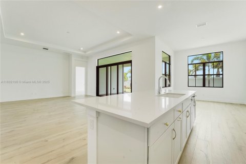 House in Palm Beach Gardens, Florida 5 bedrooms, 297.66 sq.m. № 1809061 - photo 11