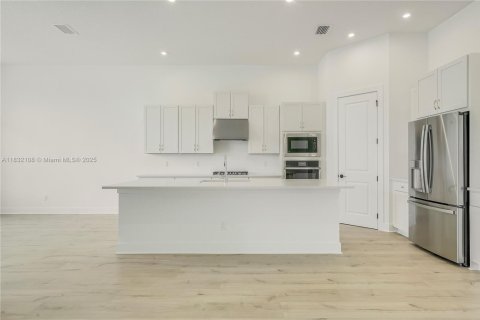 House in Palm Beach Gardens, Florida 5 bedrooms, 297.66 sq.m. № 1809061 - photo 6