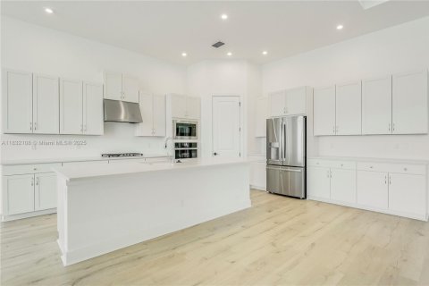 House in Palm Beach Gardens, Florida 5 bedrooms, 297.66 sq.m. № 1809061 - photo 7