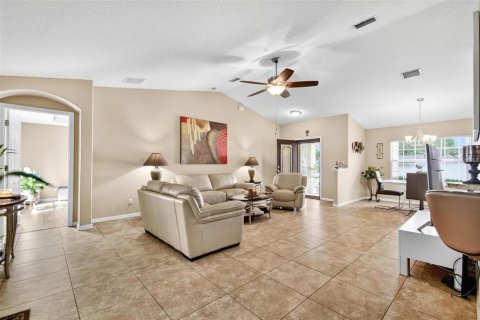 House in Palm Coast, Florida 4 bedrooms, 180.42 sq.m. № 2223264 - photo 16