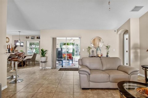 House in Palm Coast, Florida 4 bedrooms, 180.42 sq.m. № 2223264 - photo 15