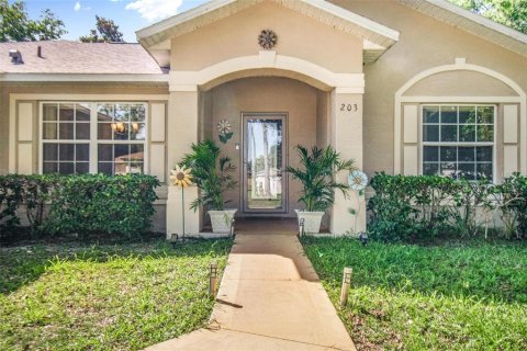 House in Palm Coast, Florida 4 bedrooms, 180.42 sq.m. № 2223264 - photo 11