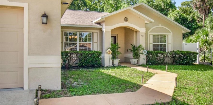 House in Palm Coast, Florida 4 bedrooms, 180.42 sq.m. № 2223264