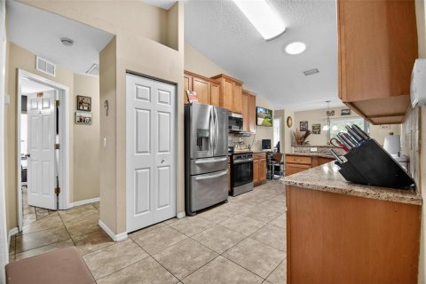 House in Palm Coast, Florida 4 bedrooms, 180.42 sq.m. № 2223264 - photo 3