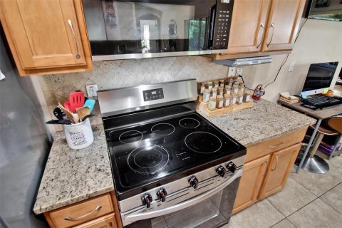 House in Palm Coast, Florida 4 bedrooms, 180.42 sq.m. № 2223264 - photo 24