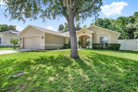 House in Palm Coast, Florida 4 bedrooms, 180.42 sq.m. № 2223264 - photo 9