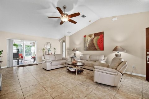 House in Palm Coast, Florida 4 bedrooms, 180.42 sq.m. № 2223264 - photo 14