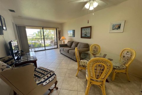 Copropriété à louer à Punta Gorda, Floride: 2 chambres, 76.74 m2 № 2213327 - photo 6