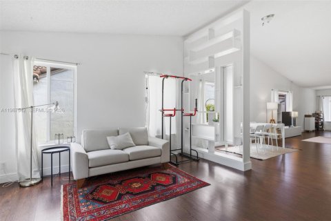 Снять в аренду виллу или дом в Уэстон, Флорида 3 спальни, 142.42м2, № 2066366 - фото 11